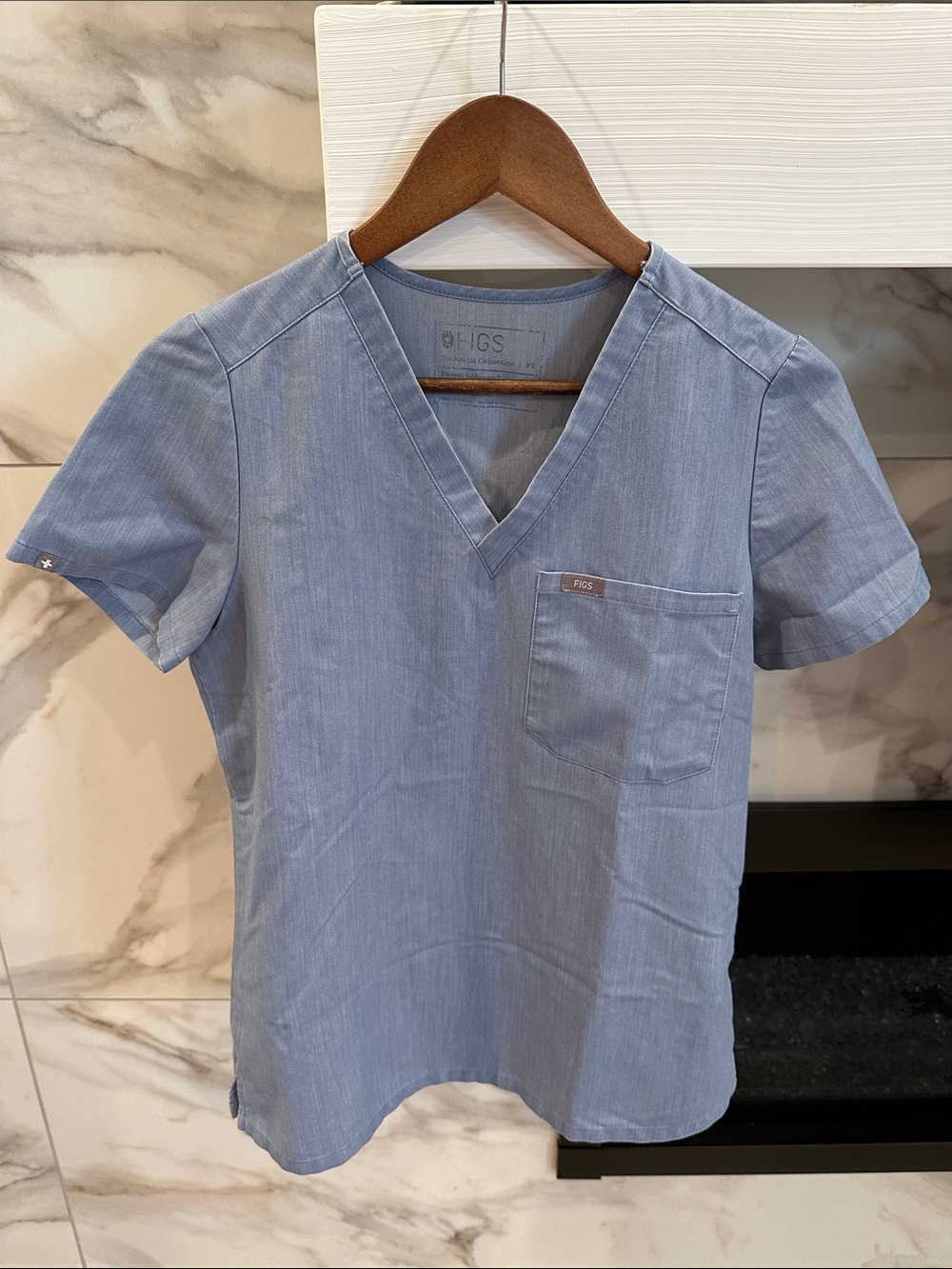 FIGS Women’s V-Neck Scrub Top in Heathered Denim Light Blue
